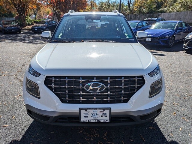 2026 Hyundai Venue SEL Image 2 of 28