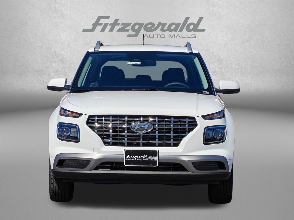 2026 Hyundai Venue SEL Image 2 of 28