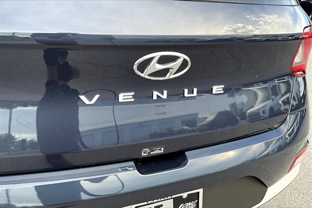 2026 Hyundai Venue SEL Image 7 of 13