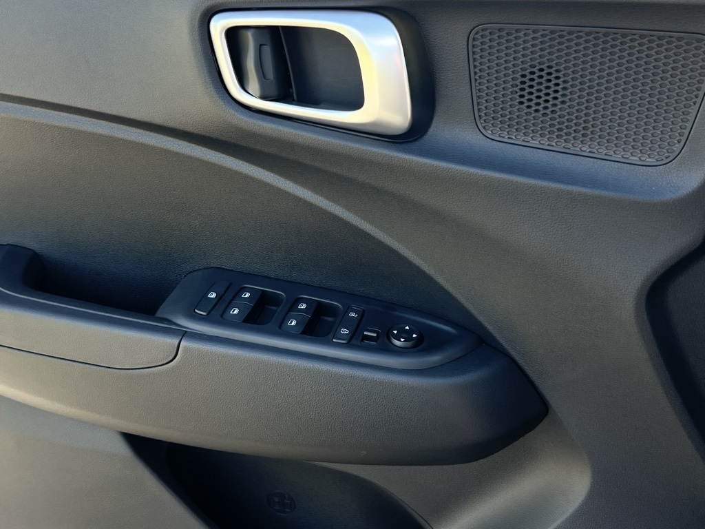 2026 Hyundai Venue SEL Image 12 of 16