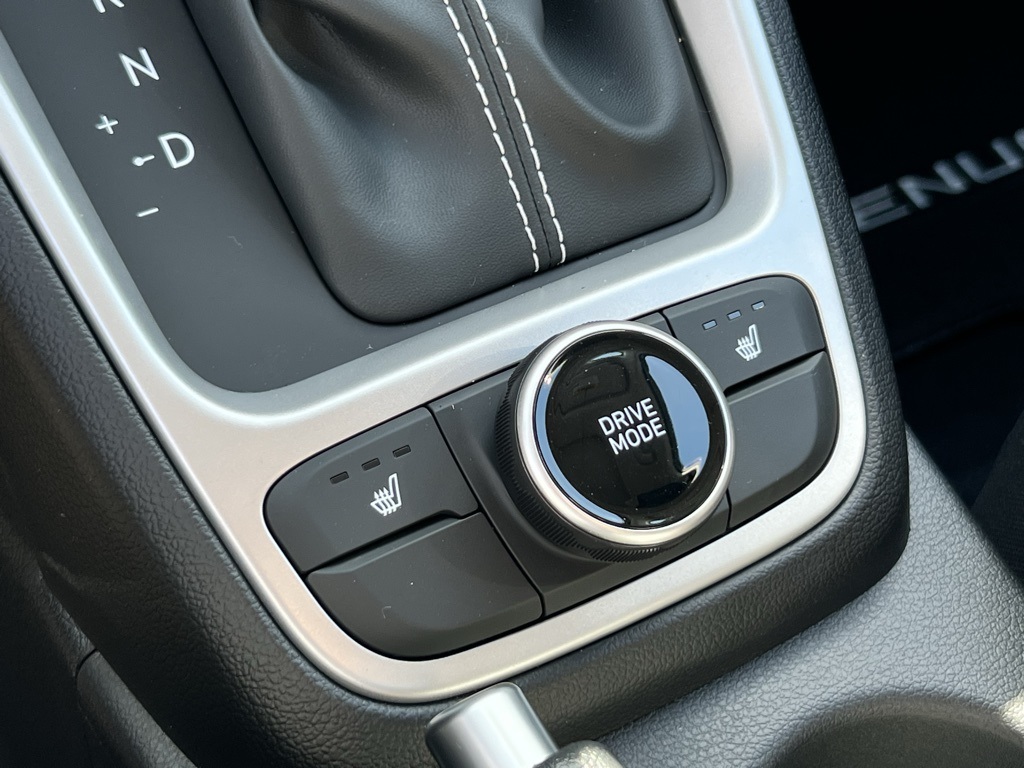 2026 Hyundai Venue SEL Image 14 of 16