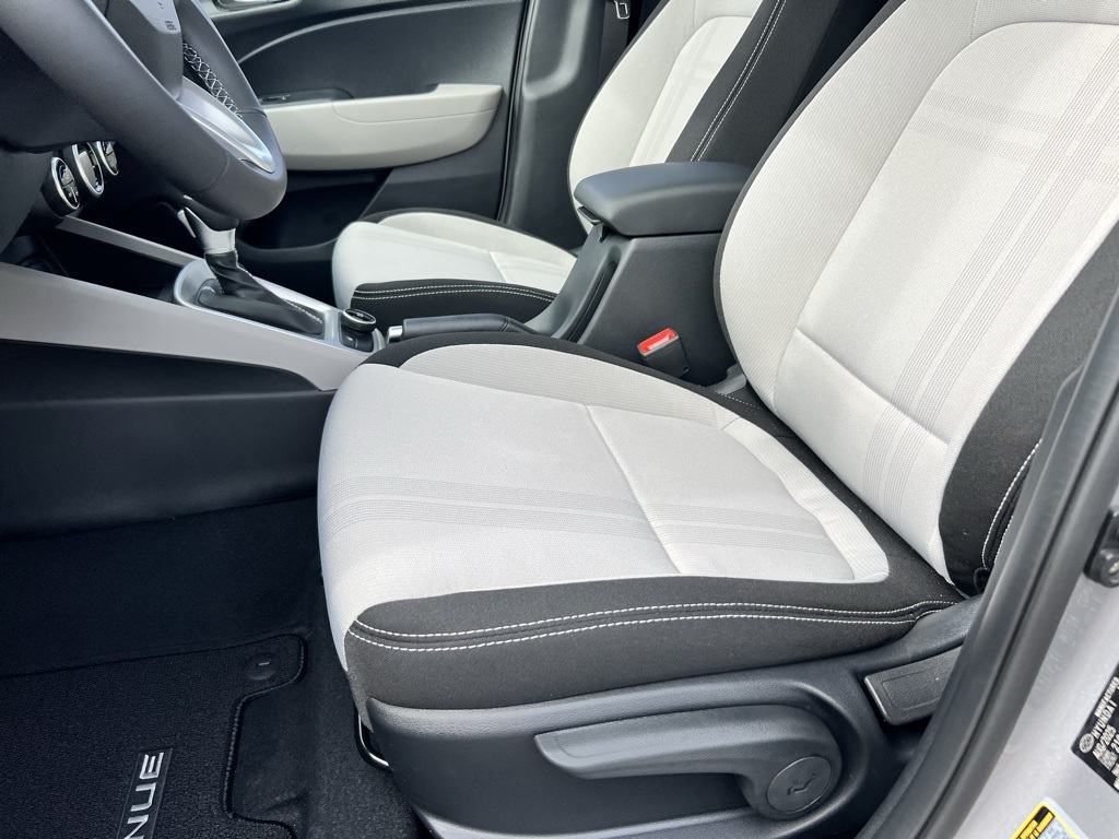 2026 Hyundai Venue SEL Image 7 of 16