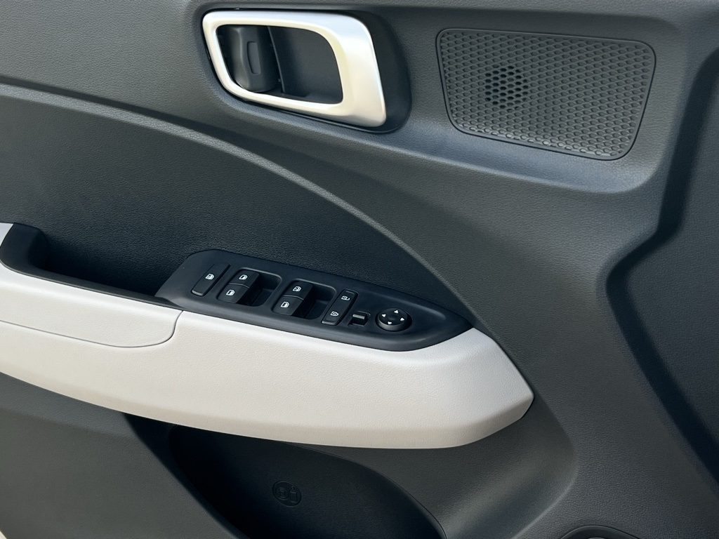 2026 Hyundai Venue SEL Image 15 of 16