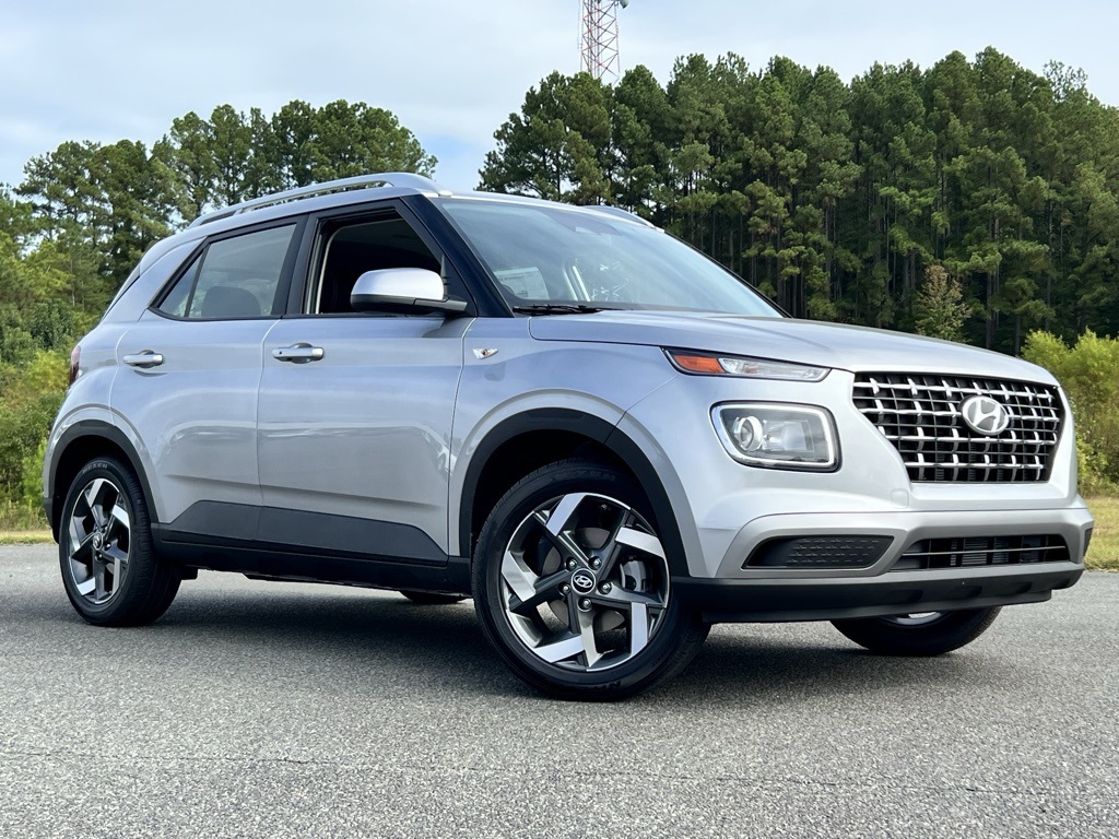 2026 Hyundai Venue SEL Image 2 of 16