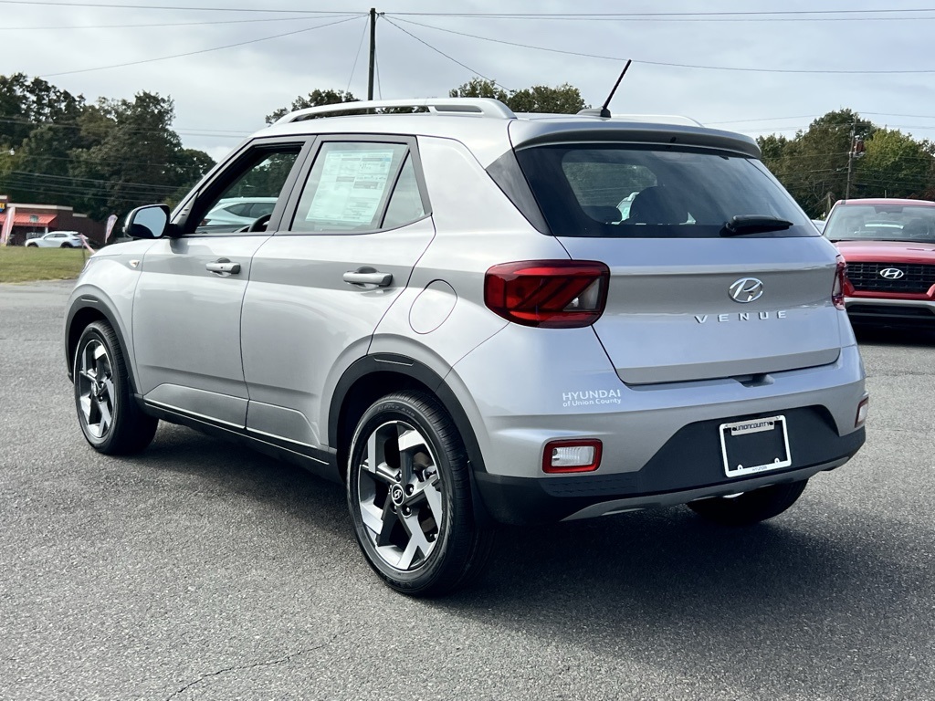 2026 Hyundai Venue SEL Image 4 of 16
