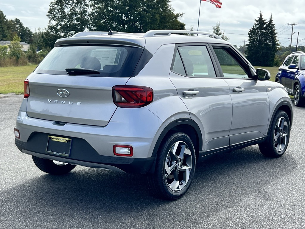 2026 Hyundai Venue SEL Image 3 of 16