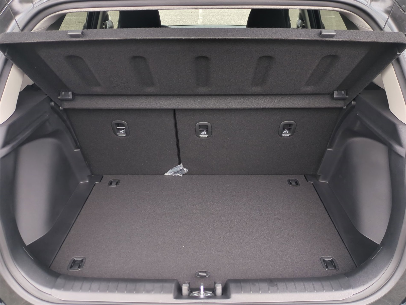 2026 Hyundai Venue SEL Image 11 of 36