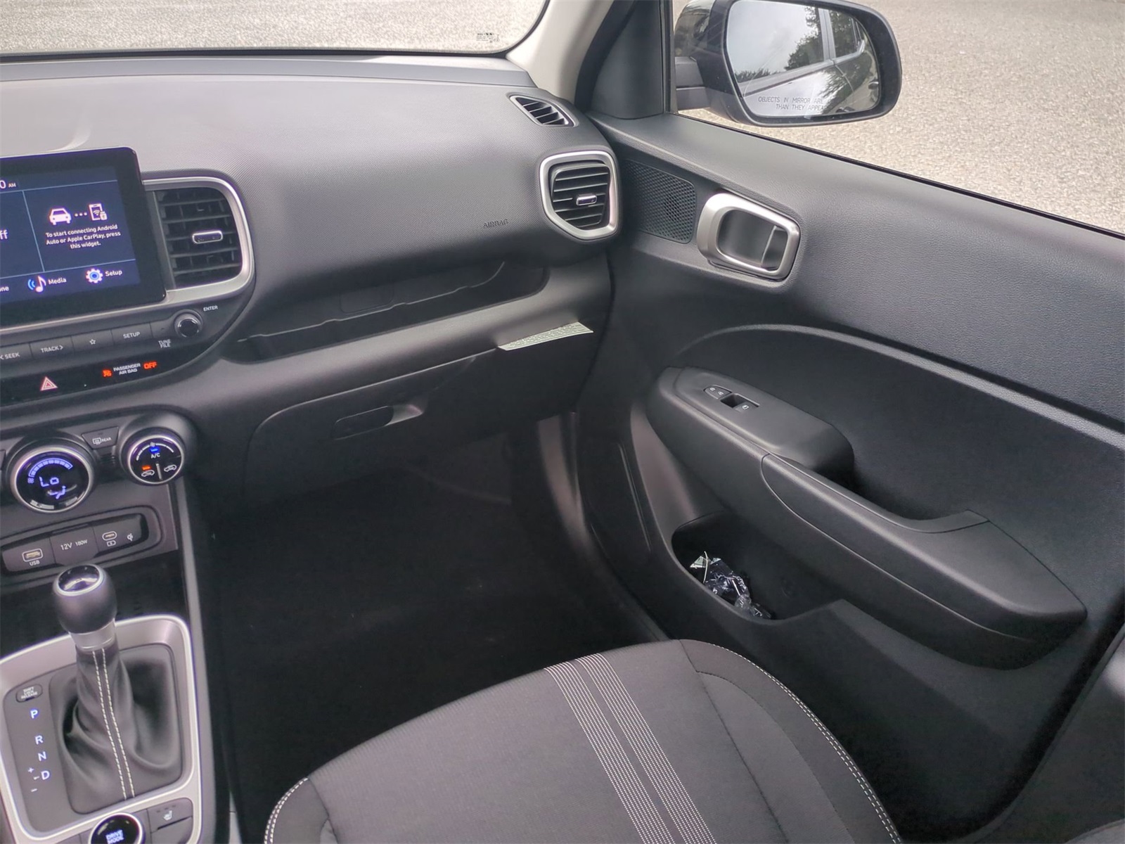 2026 Hyundai Venue SEL Image 15 of 36