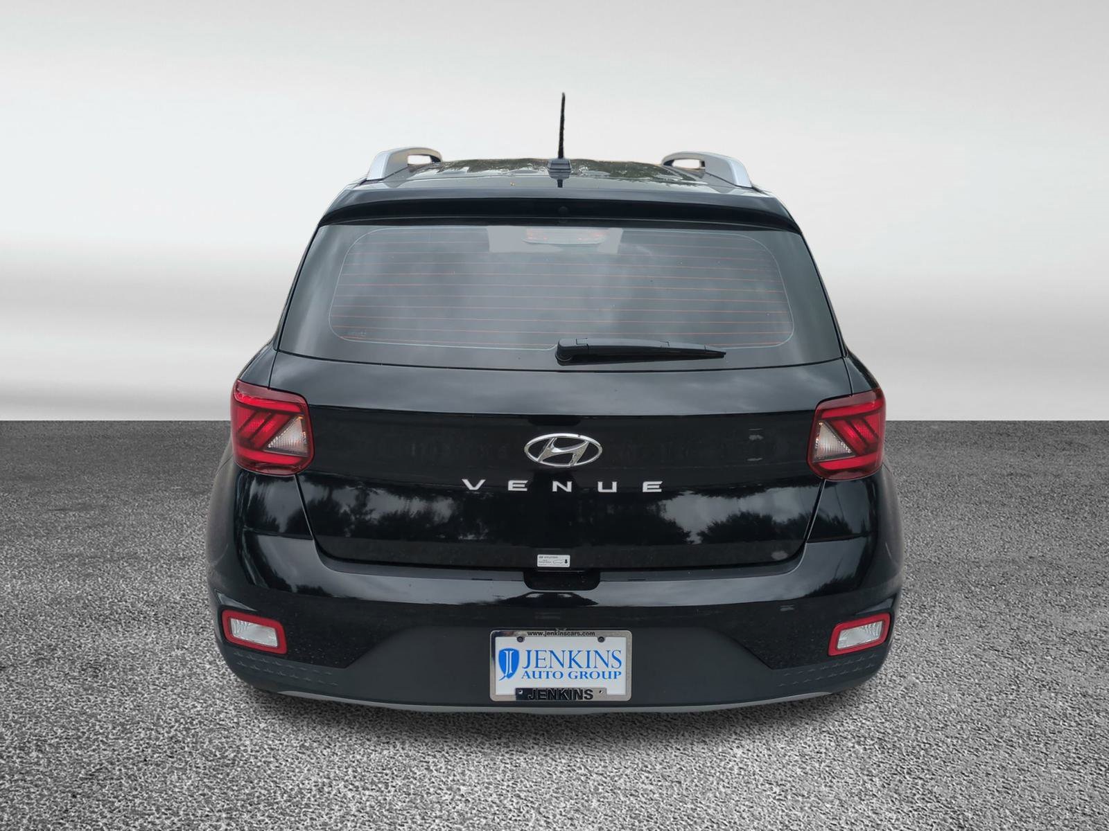 2026 Hyundai Venue SEL Image 7 of 36