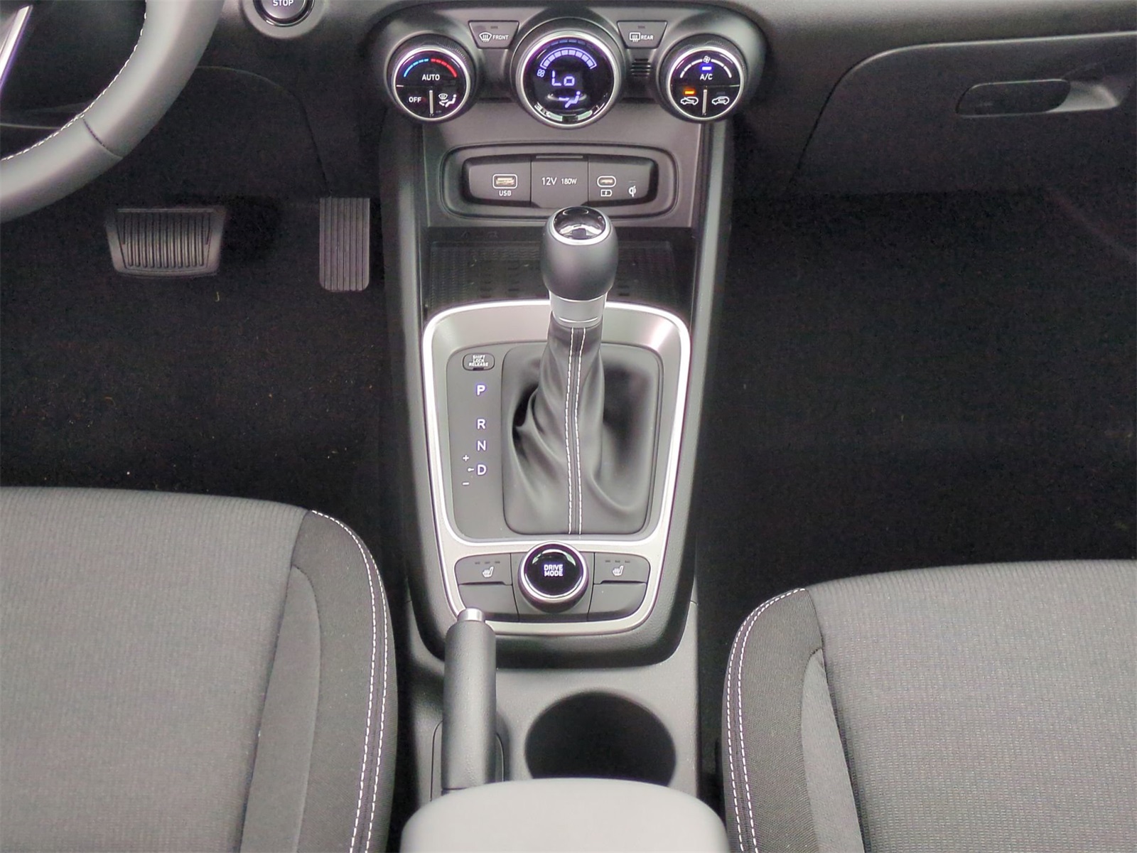 2026 Hyundai Venue SEL Image 20 of 36