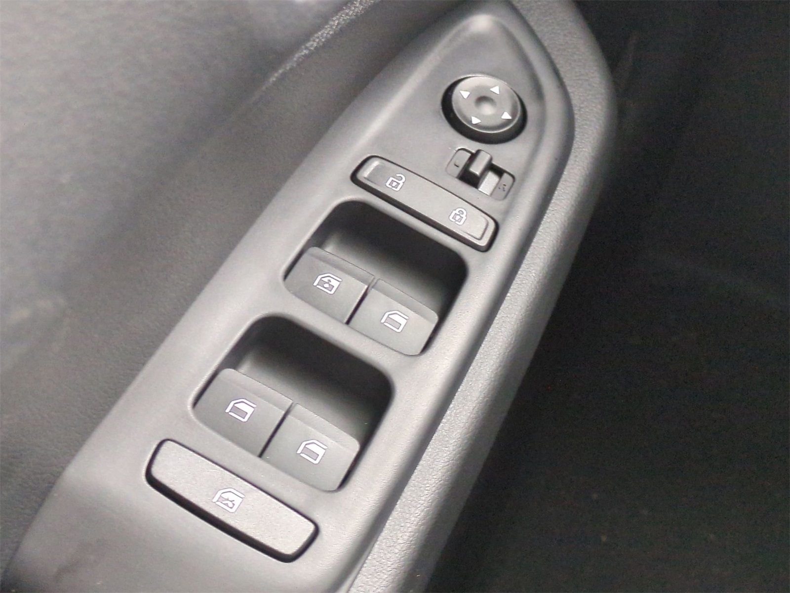 2026 Hyundai Venue SEL Image 25 of 36