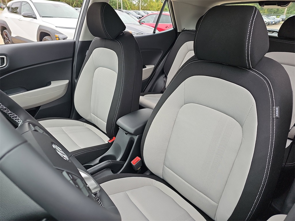 2026 Hyundai Venue SEL Image 14 of 34