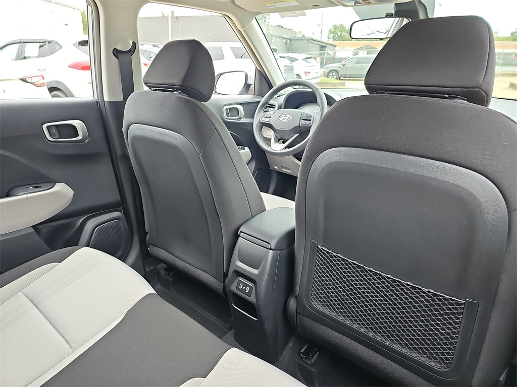 2026 Hyundai Venue SEL Image 16 of 34