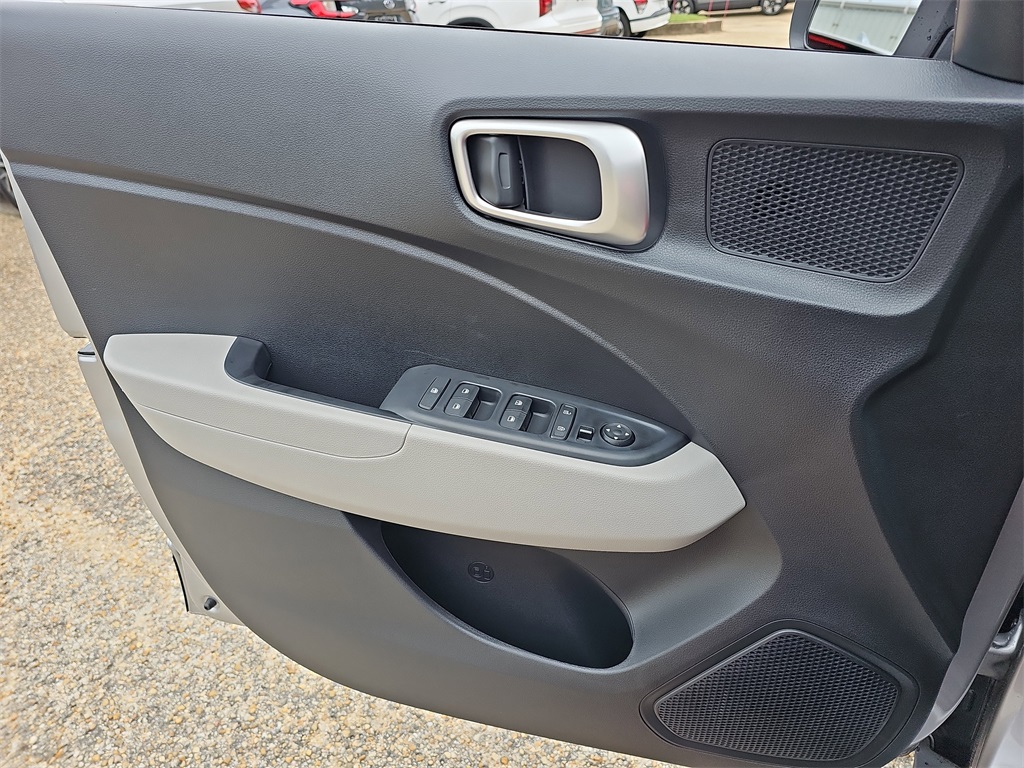 2026 Hyundai Venue SEL Image 25 of 34