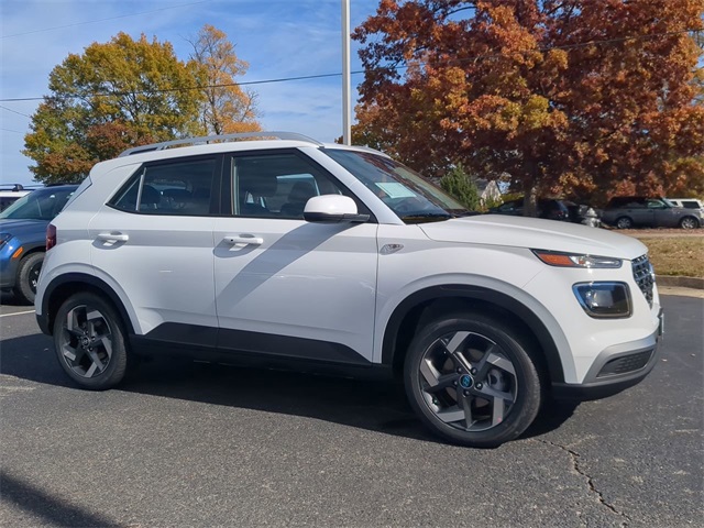 2026 Hyundai Venue SEL Image 4 of 27