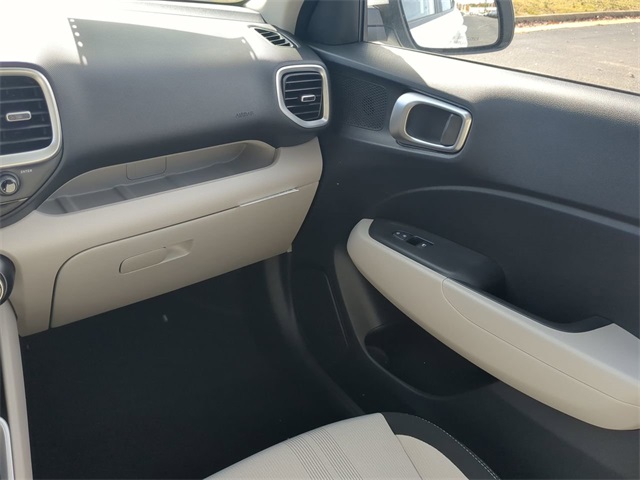 2026 Hyundai Venue SEL Image 12 of 27