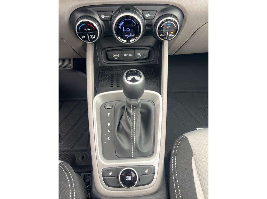 2026 Hyundai Venue SEL Image 3 of 22