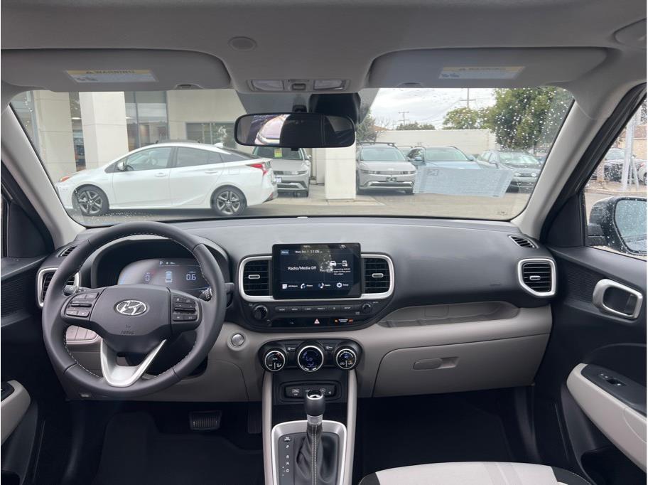 2026 Hyundai Venue SEL Image 15 of 22