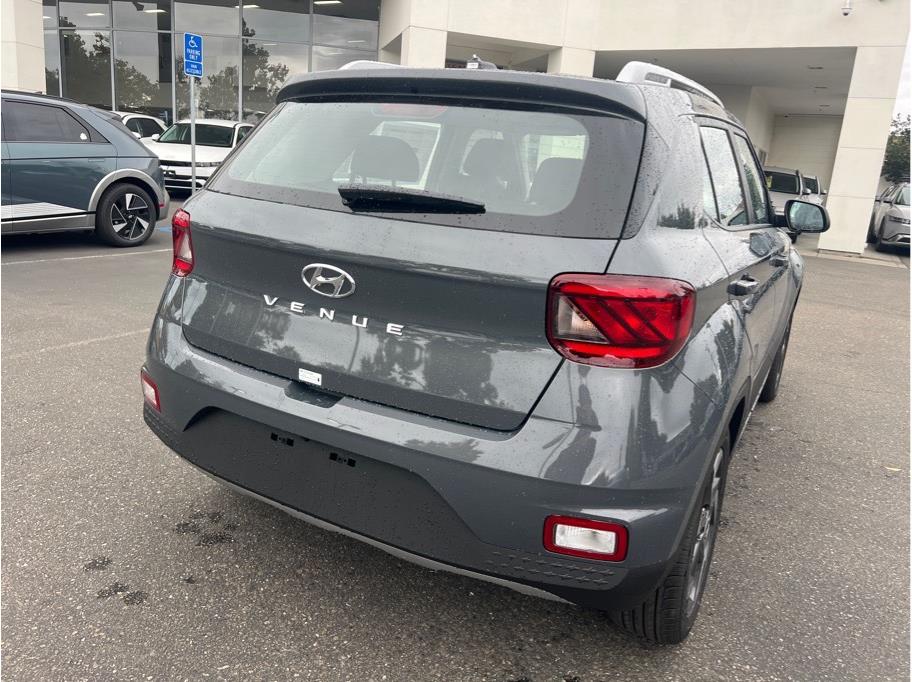2026 Hyundai Venue SEL Image 6 of 22