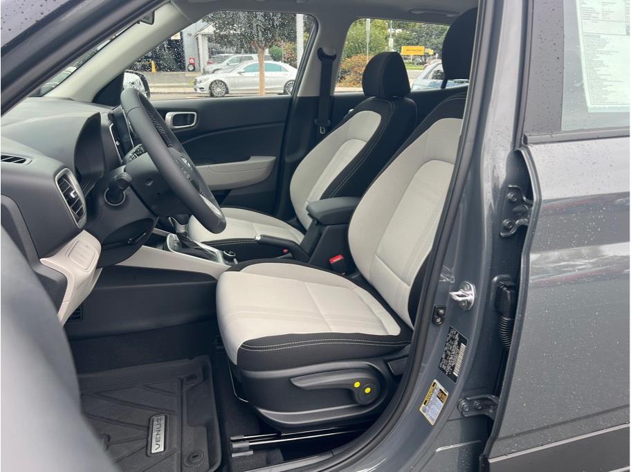 2026 Hyundai Venue SEL Image 13 of 22