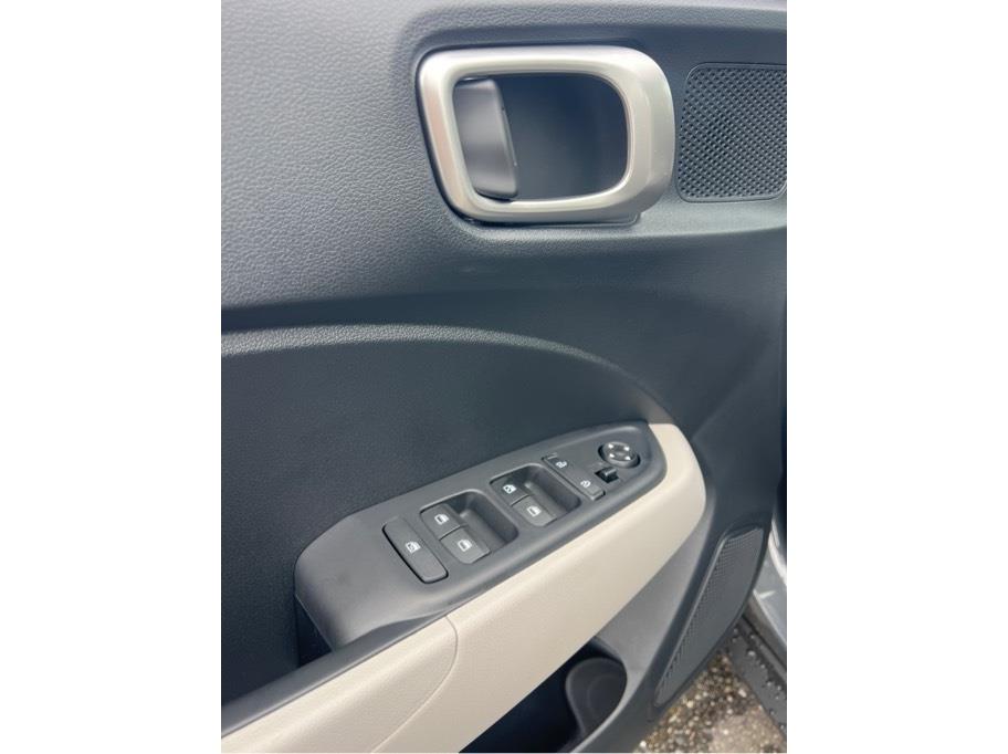 2026 Hyundai Venue SEL Image 18 of 22