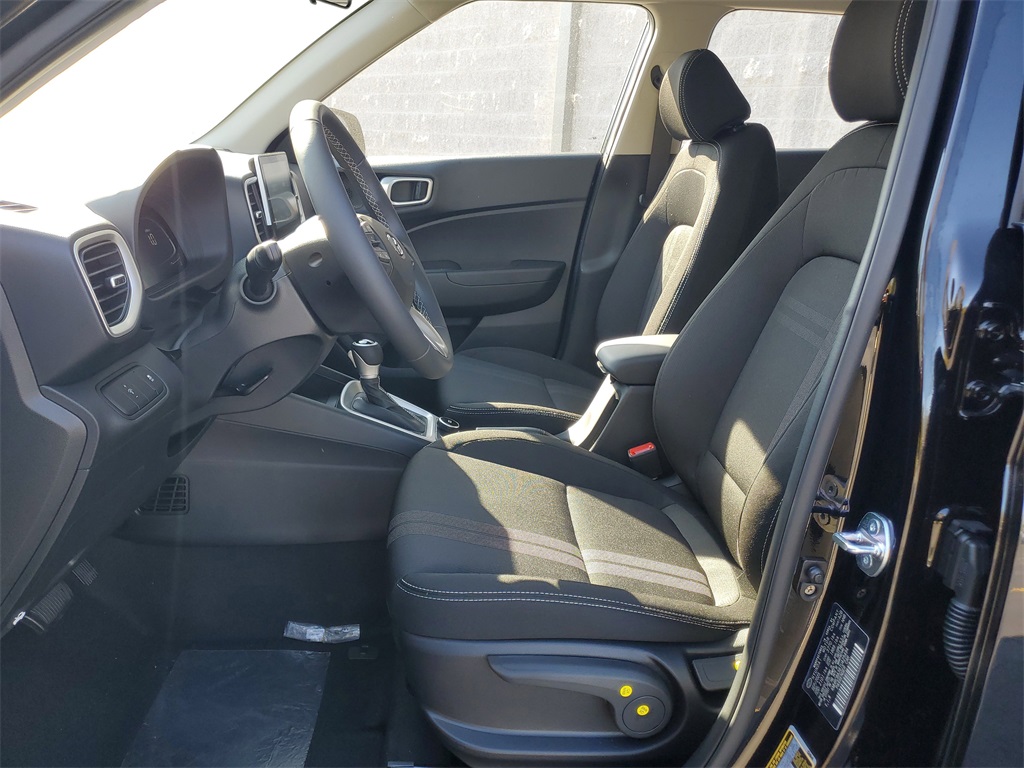 2026 Hyundai Venue SEL Image 9 of 25