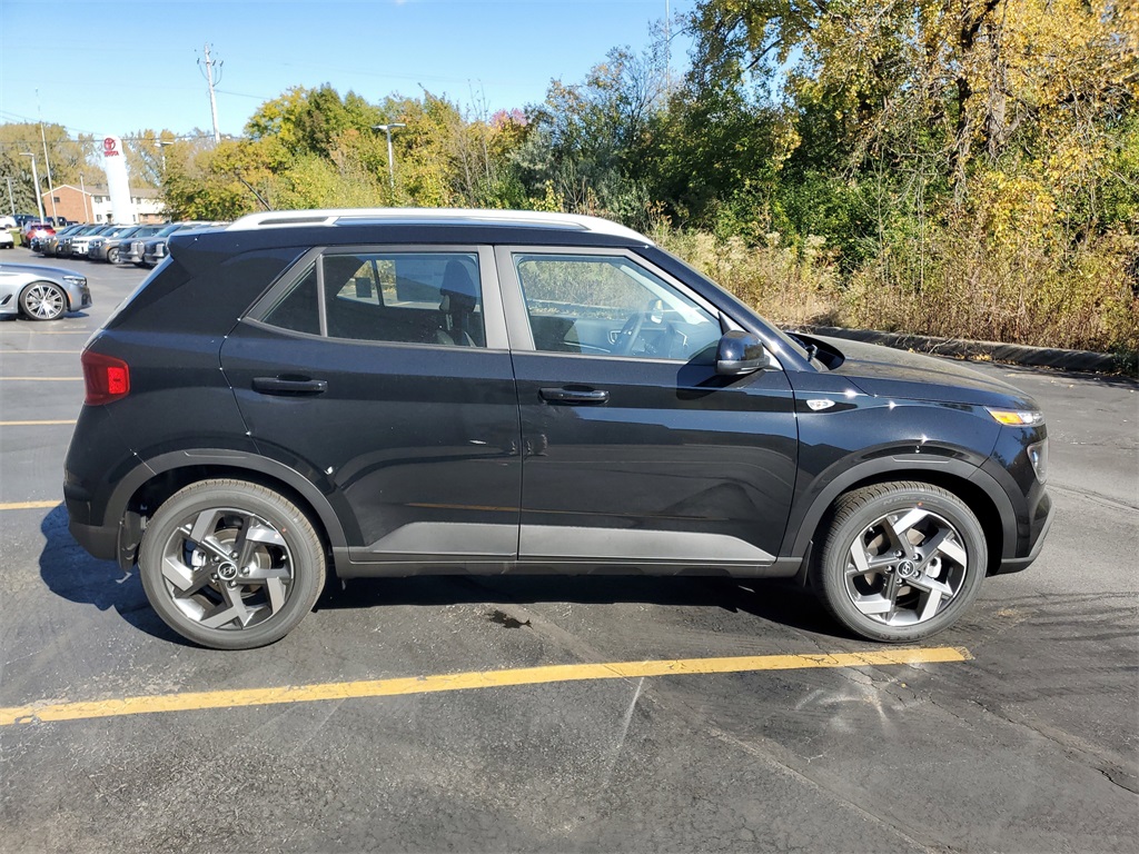 2026 Hyundai Venue SEL Image 4 of 25