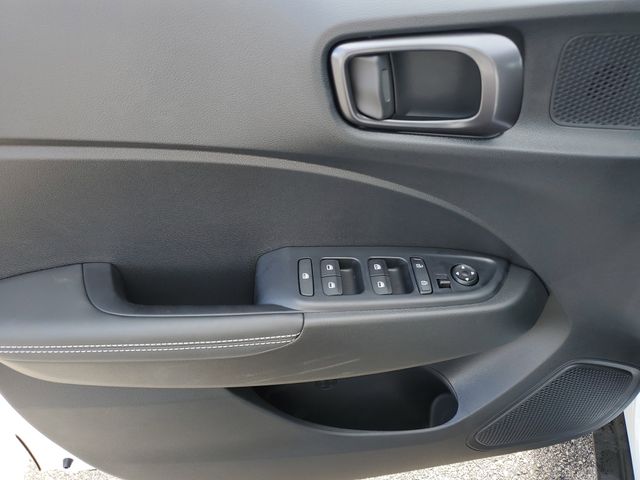 2026 Hyundai Venue SEL Image 17 of 30