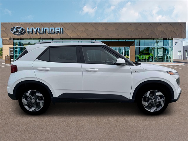 2026 Hyundai Venue SEL Image 6 of 12