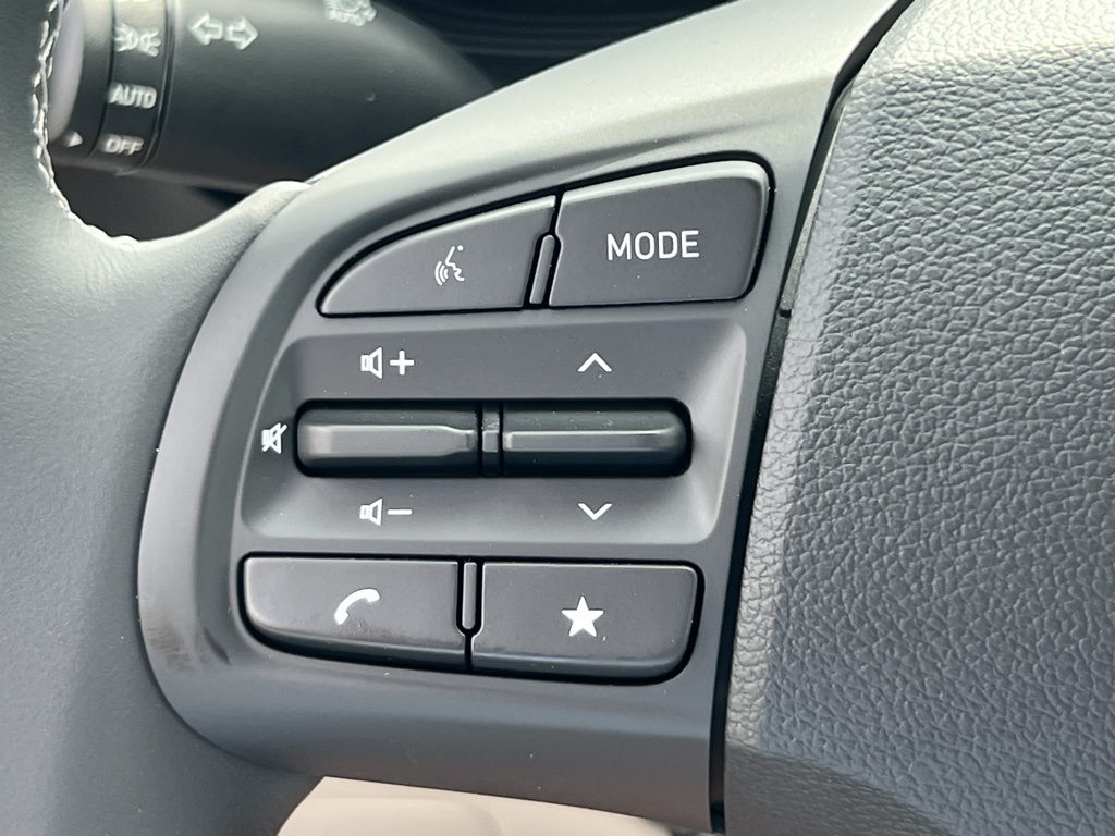 2026 Hyundai Venue SEL Image 12 of 16