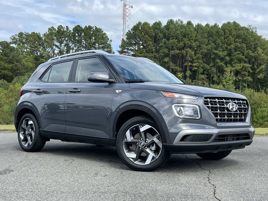 2026 Hyundai Venue SEL Image 2 of 16