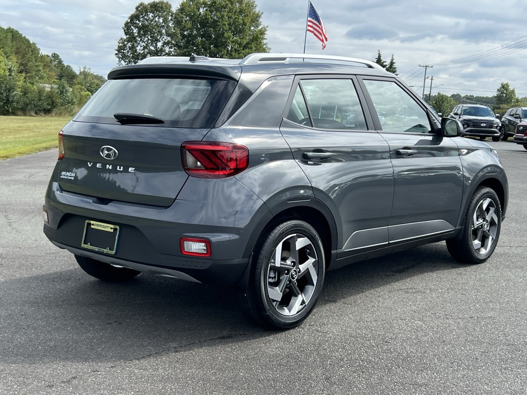 2026 Hyundai Venue SEL Image 3 of 16