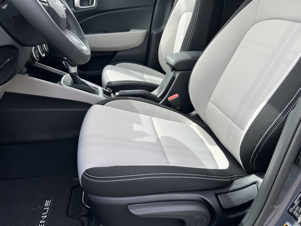 2026 Hyundai Venue SEL Image 7 of 16