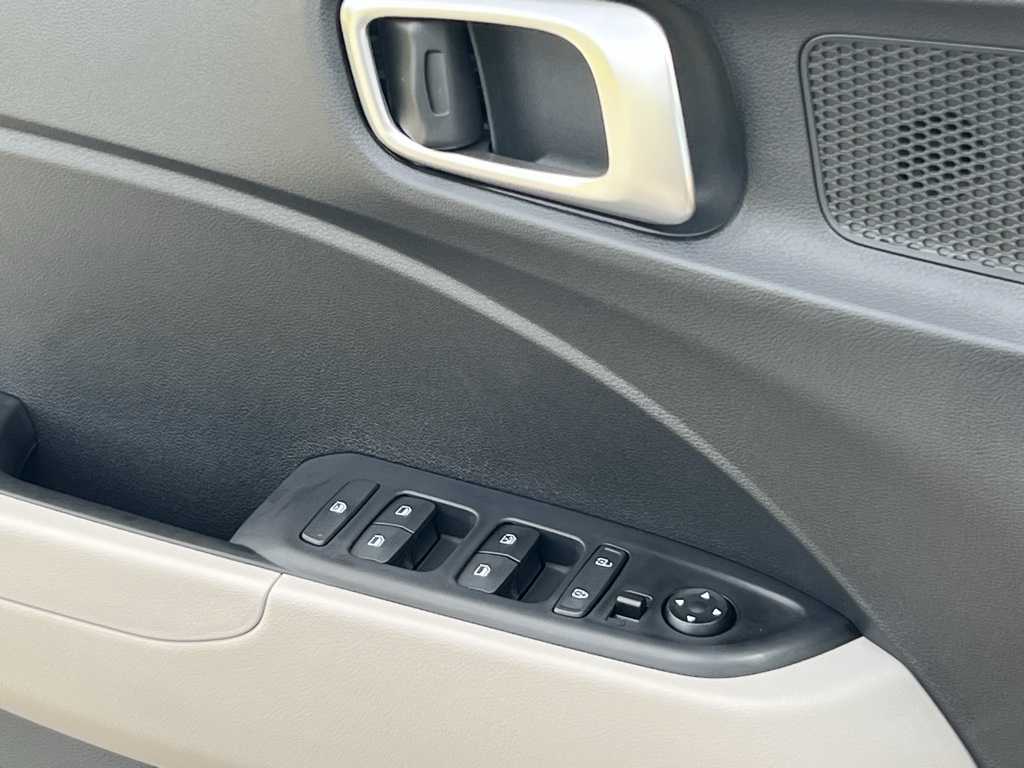 2026 Hyundai Venue SEL Image 14 of 16