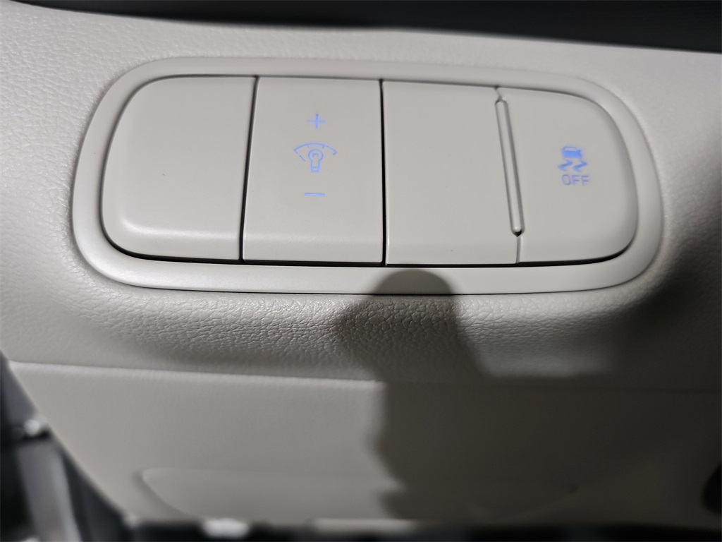 2026 Hyundai Venue SEL Image 30 of 37