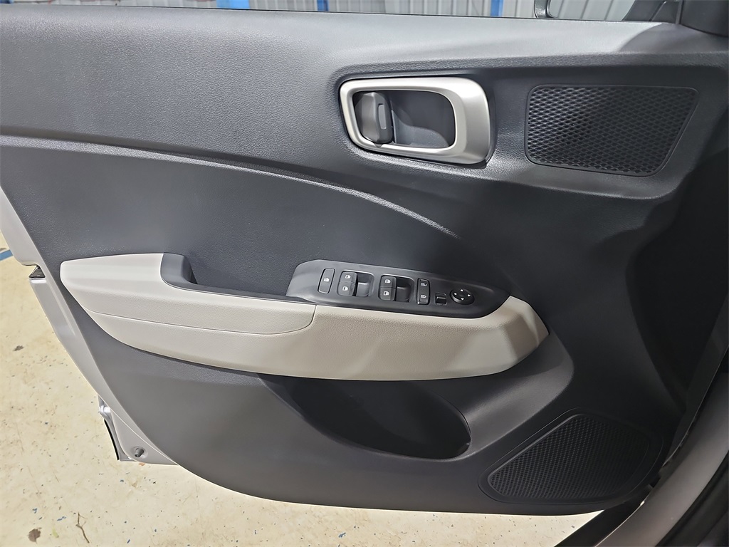 2026 Hyundai Venue SEL Image 26 of 37