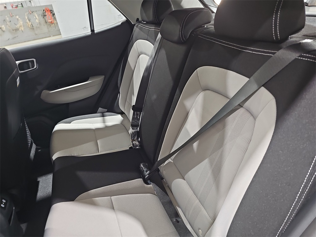 2026 Hyundai Venue SEL Image 14 of 37