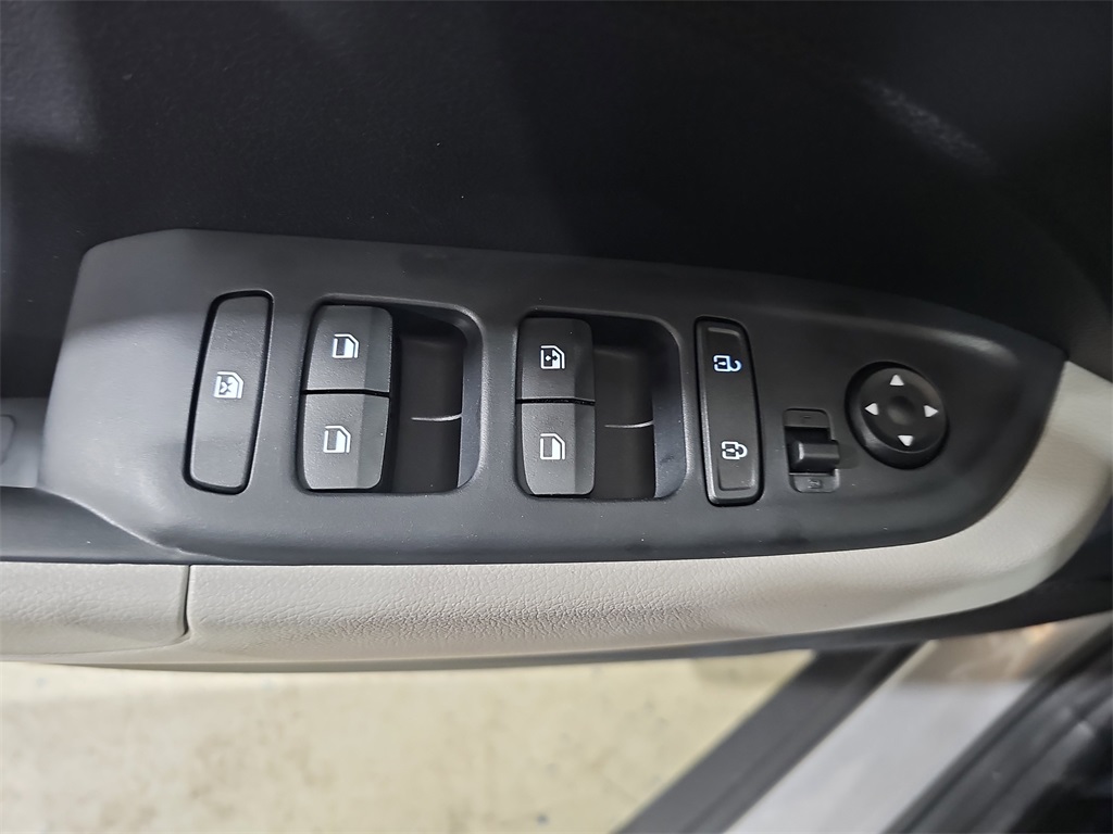 2026 Hyundai Venue SEL Image 31 of 37