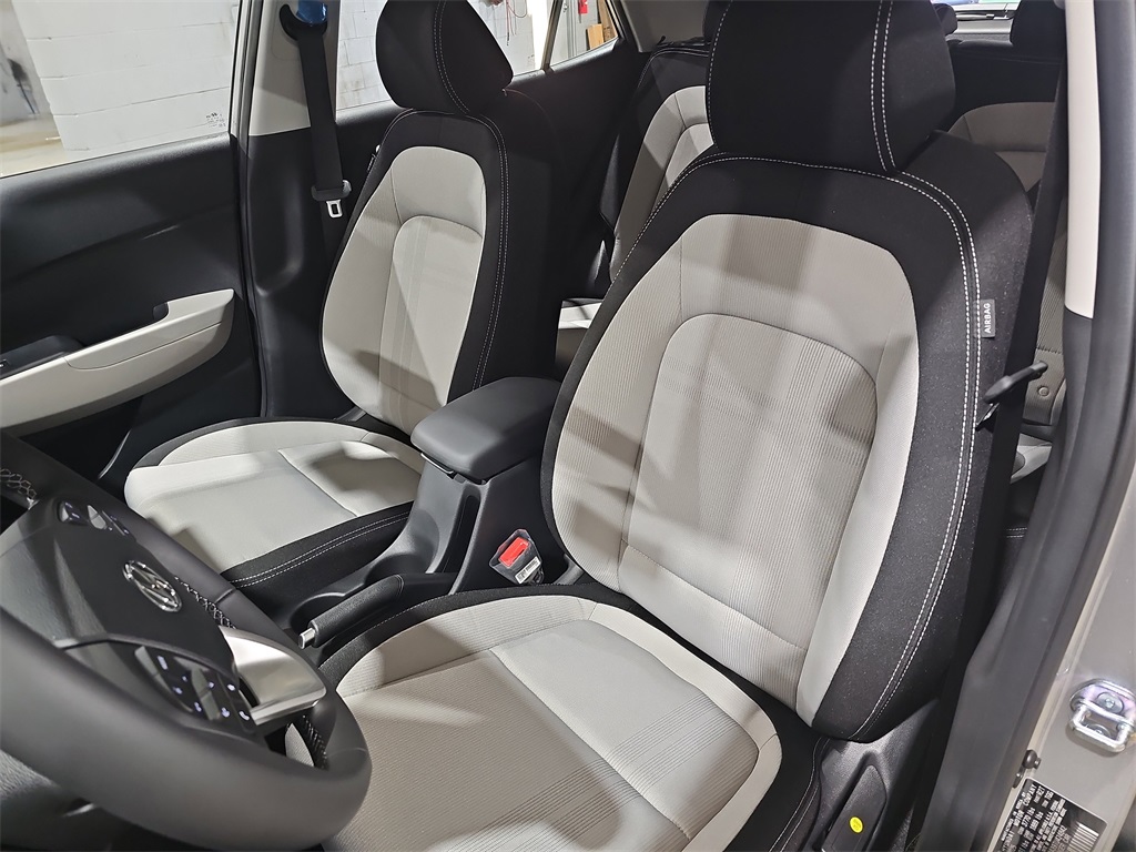 2026 Hyundai Venue SEL Image 17 of 37