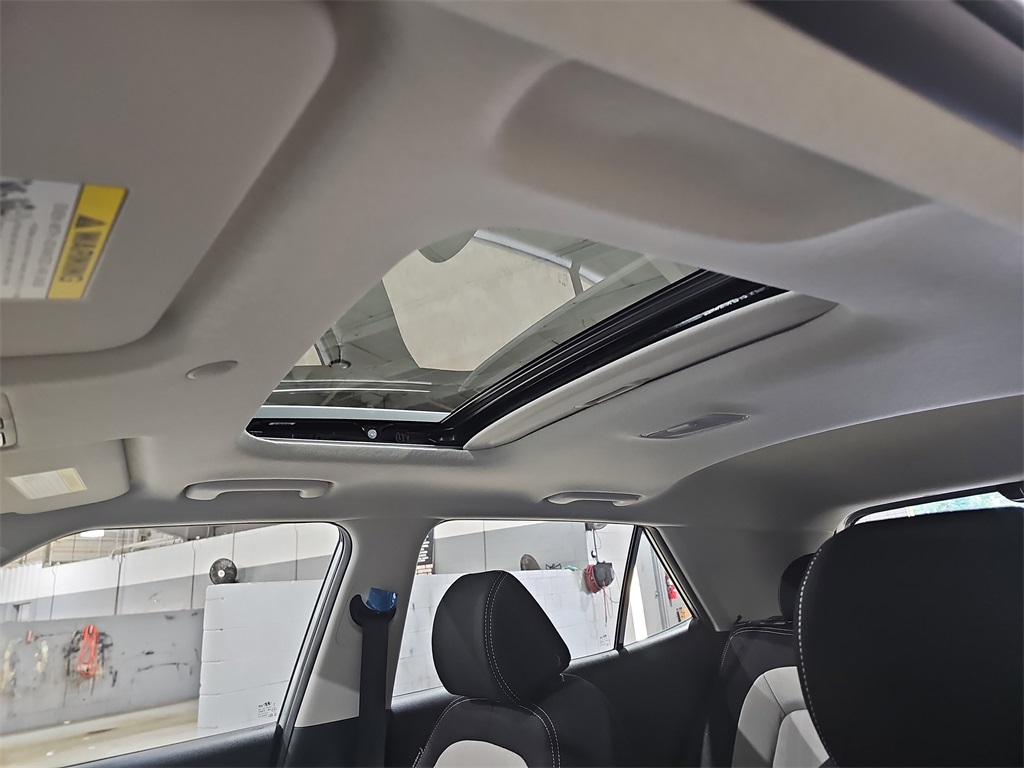 2026 Hyundai Venue SEL Image 19 of 37