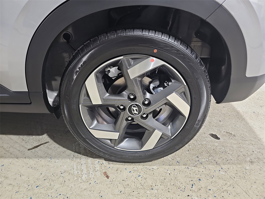 2026 Hyundai Venue SEL Image 10 of 37