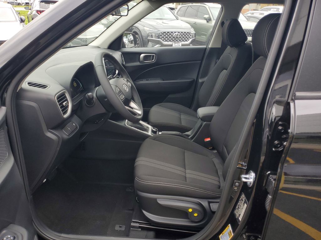 2026 Hyundai Venue SEL Image 13 of 26