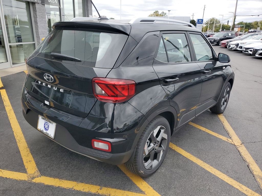 2026 Hyundai Venue SEL Image 4 of 26