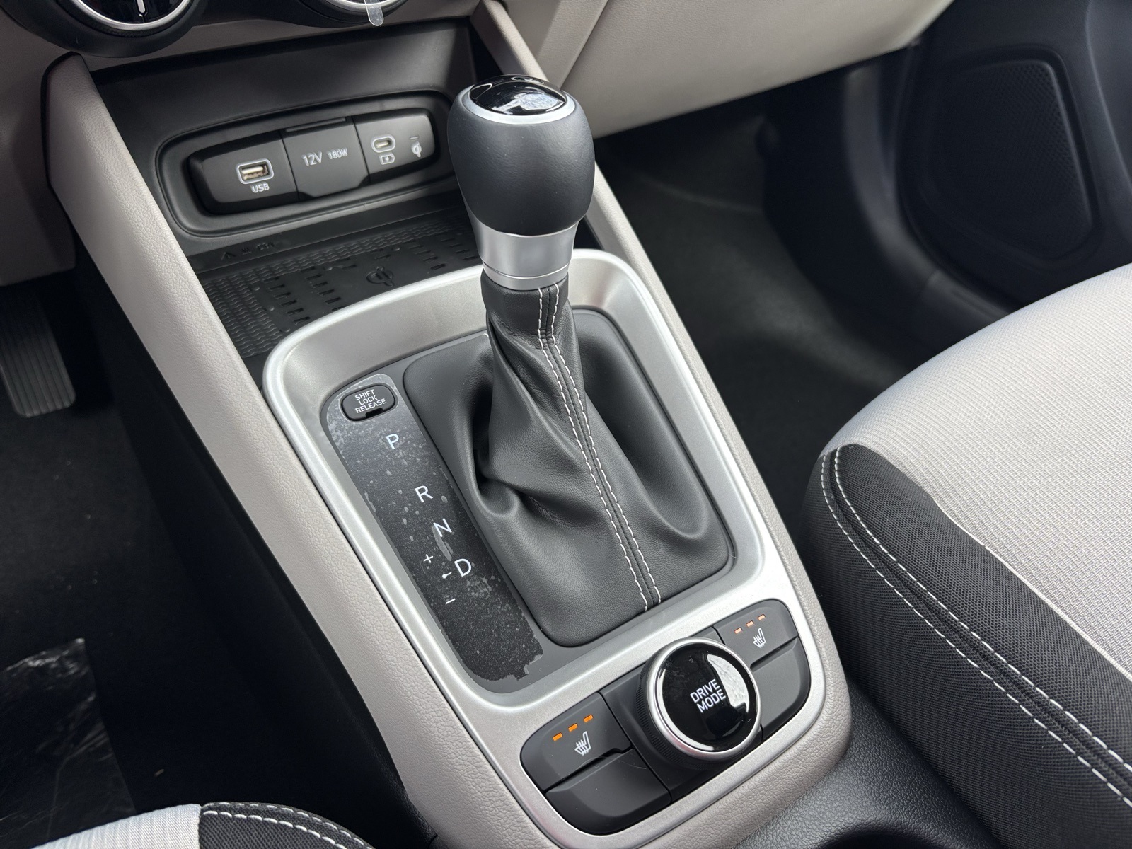 2026 Hyundai Venue SEL Image 13 of 23