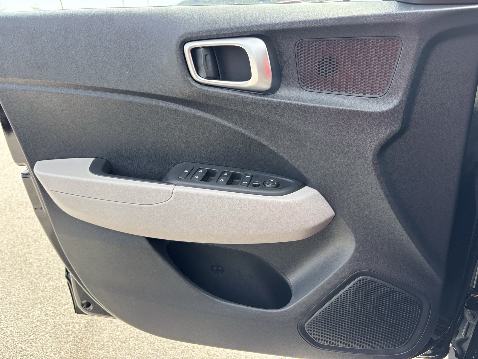 2026 Hyundai Venue SEL Image 15 of 23