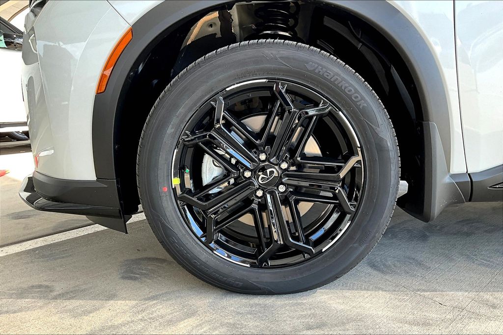 2026 INFINITI QX60 SPORT Image 6 of 26