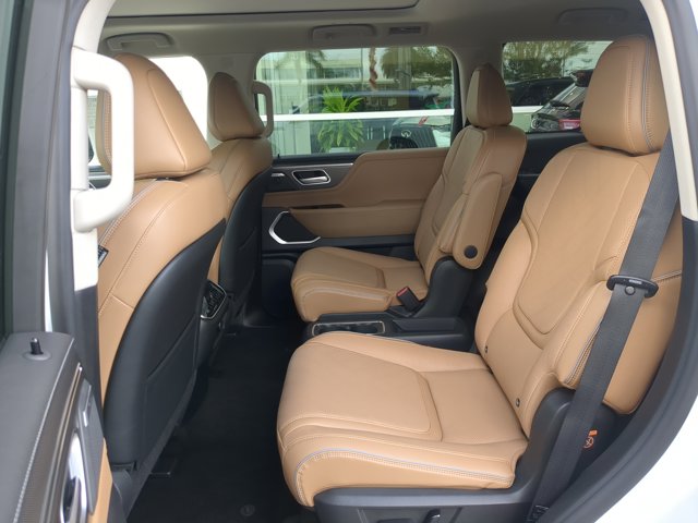 2026 INFINITI QX80 Luxe Image 11 of 38