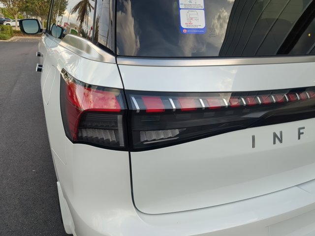 2026 INFINITI QX80 Luxe Image 10 of 38