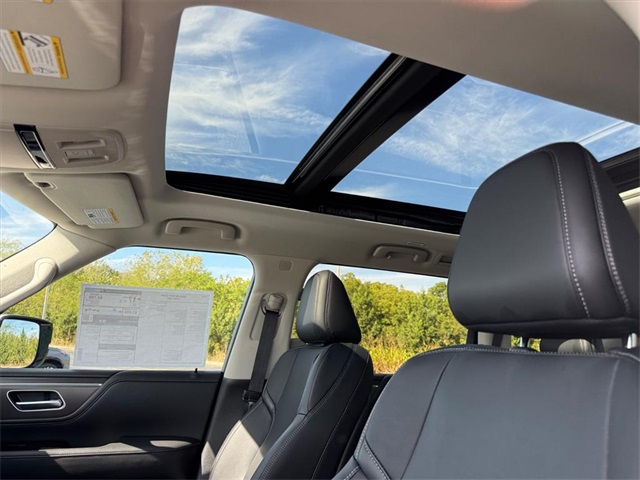 2026 INFINITI QX80 PURE Image 8 of 17