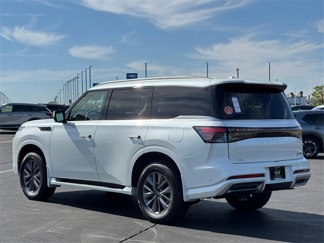 2026 INFINITI QX80 PURE Image 3 of 17